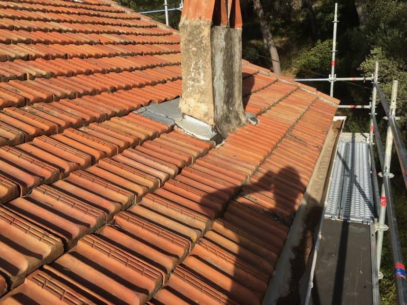 Couvreur à La Seyne-sur-Mer, spécialiste toiture tuiles traditionnelles dans le Var (83).