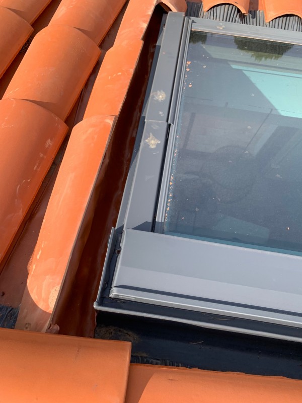 Refaire l’étanchéité des velux sur toiture PTS et tuiles canal a Toulon dans le Var