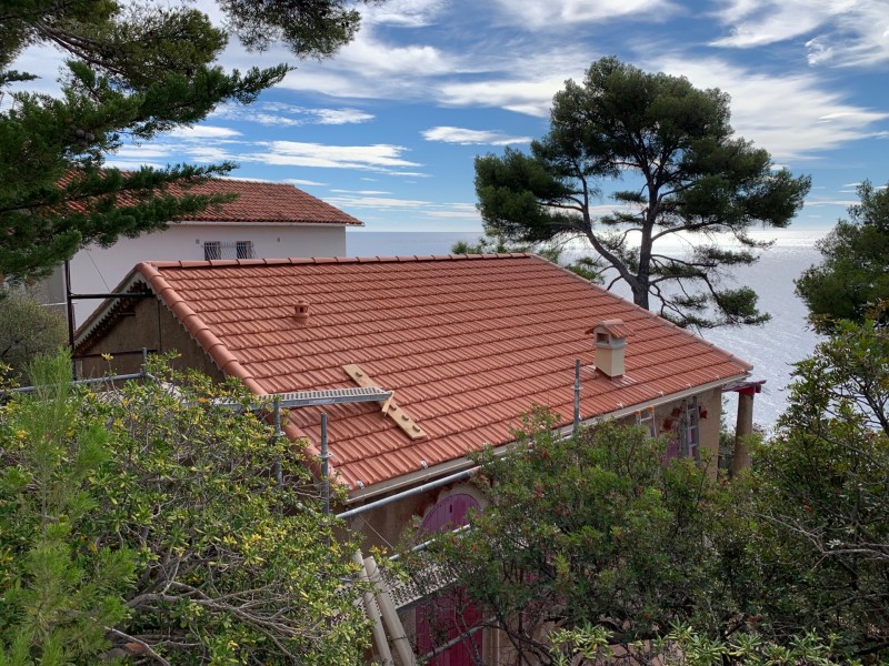 Remplacement de toiture tuile plate de Marseille à saint mandrier sur mer 83500 dans le Var