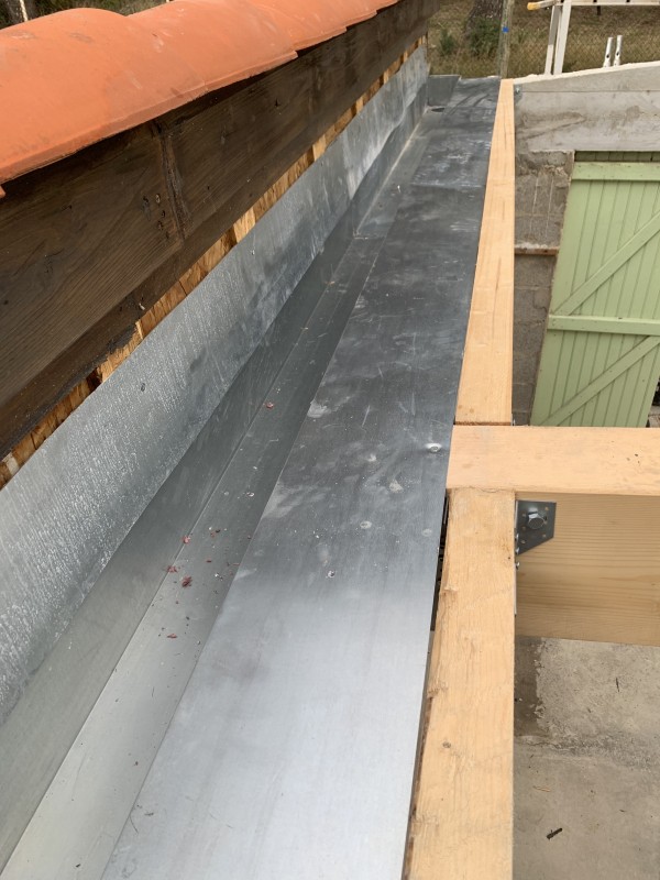 Cheneau zinc sur toiture plaque sous tuile (PST) à la Seyne sur Mer