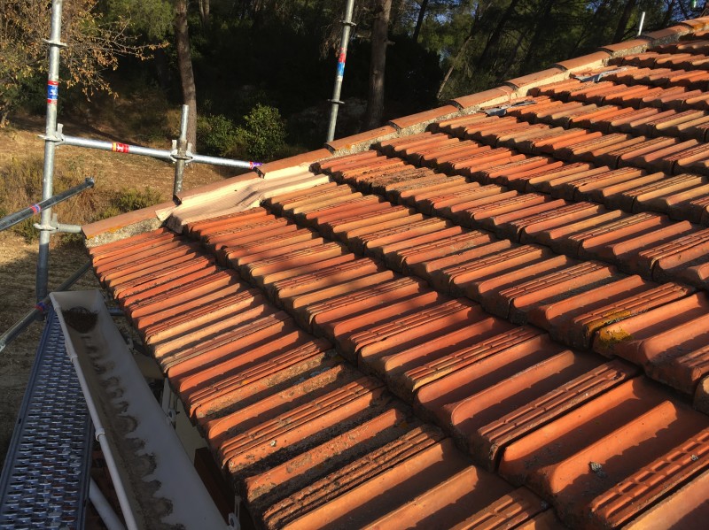 Contrôle de toiture tuile plate pour fuite et infiltration à six fours les plages