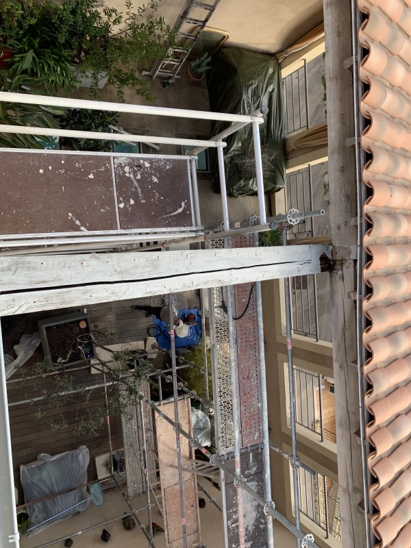 Travaux de Pose de Couvertine en Aluminium Laqué avec traitement contre les fourmis charpentière 

