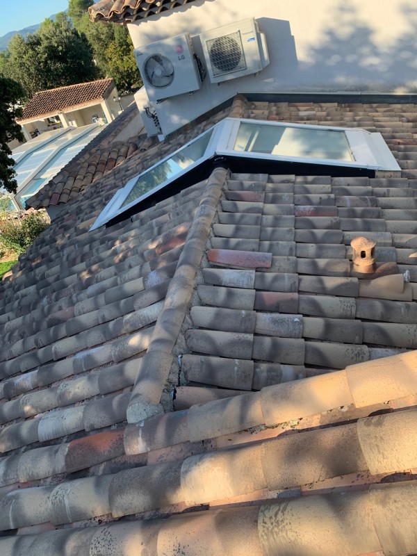 Réfection et remplacement de  toiture tuile canal à tenon par une toiture en Plaque soutuile(PST) et tuile canal a Sanary sur mer dans le Var en région Sud PACA