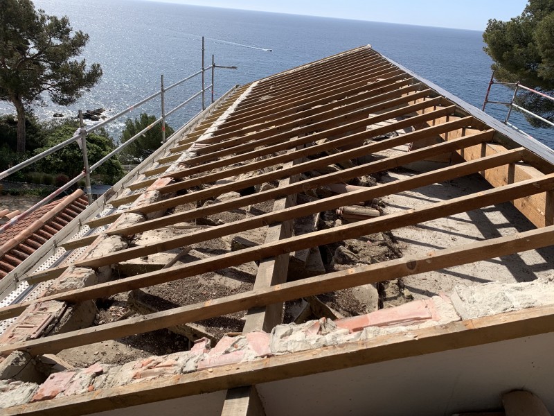 Réfection de toiture, en tuiles, romanes à Saint-Mandrier sur mer dans le Var