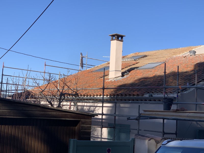 couvreur pour remplacement de toiture tuile Romane 