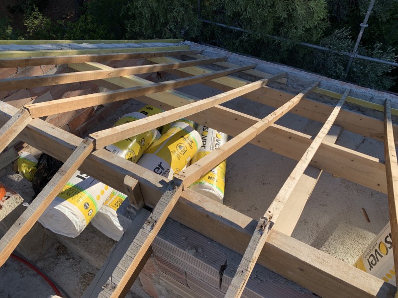 rénovation total d’une toiture en tuile canal stop par une toiture en tuile Romane à saint mandrier sur mer 