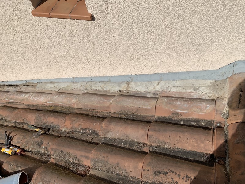 Remplacement de solin plomb par un solin Wakaflex à Sanary sur mer dans le Var