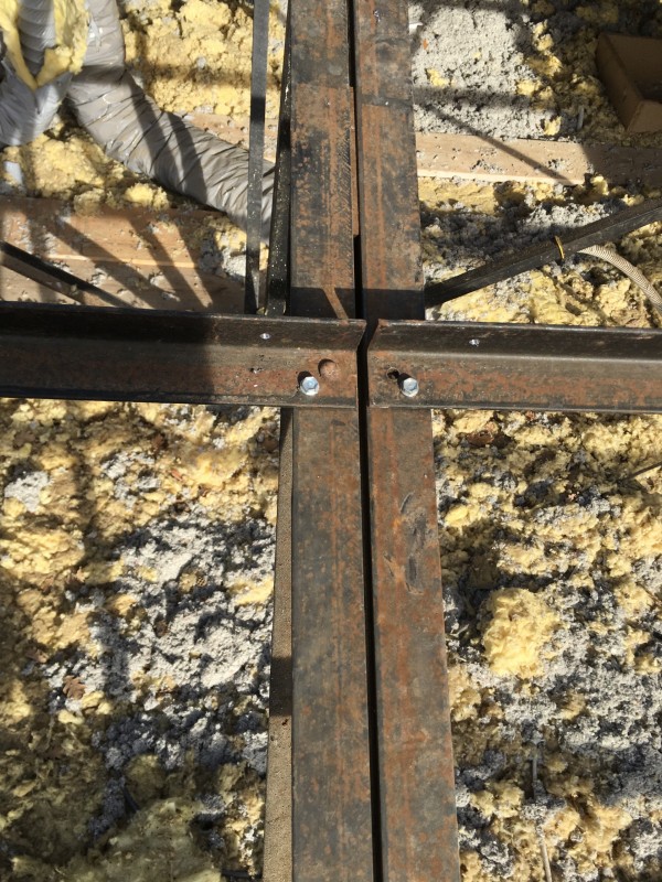Réparation d’une charpente métallique sur une maison phénix à forcalqueiret dans le Var à côté de Brignoles