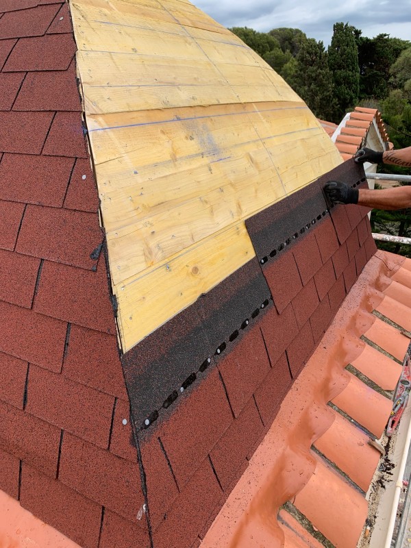 Réfection d’une toiture en shingle Sur la presqu’île de Giens à Hyères les palmiers 83 400