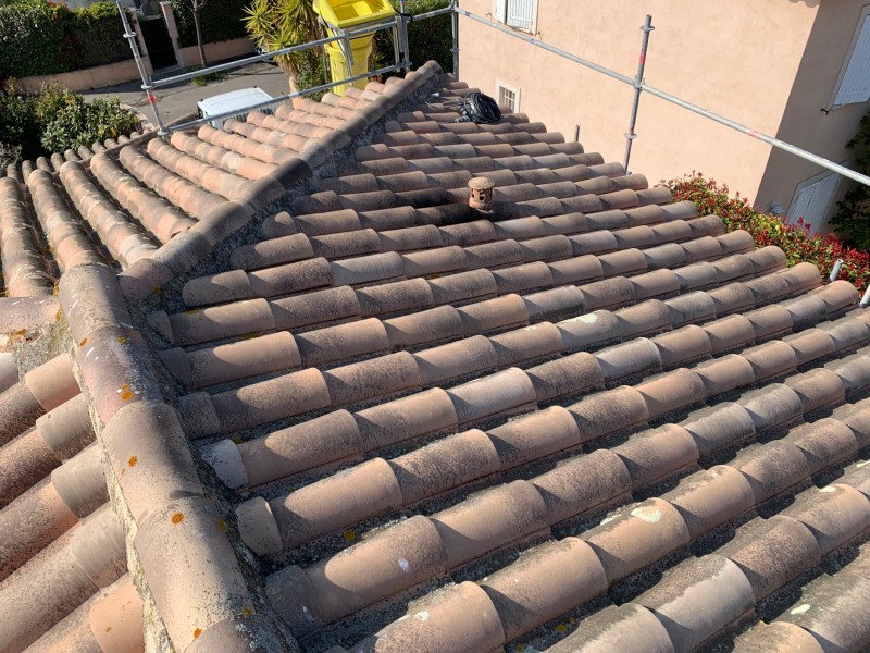 Couvreur pour l’entretien de vos toiture tuile Guiraud à Toulon