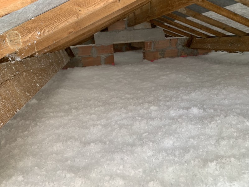 isolation des combles perdu en laine de verre souffler à la cadière d’azur