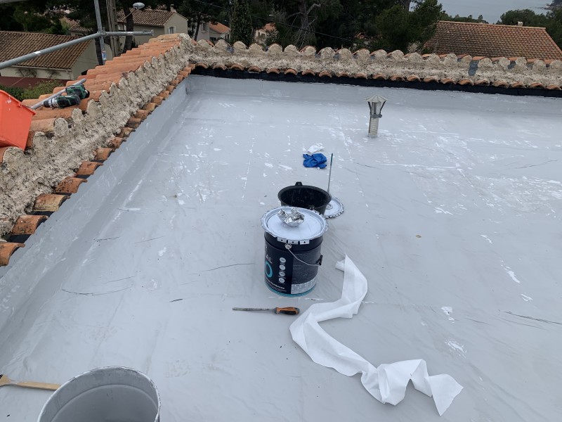 Couvreur pour étanchéité liquide à base de résine polyuréthane pour toiture terrasse à Saint-Mandrier-sur-Mer