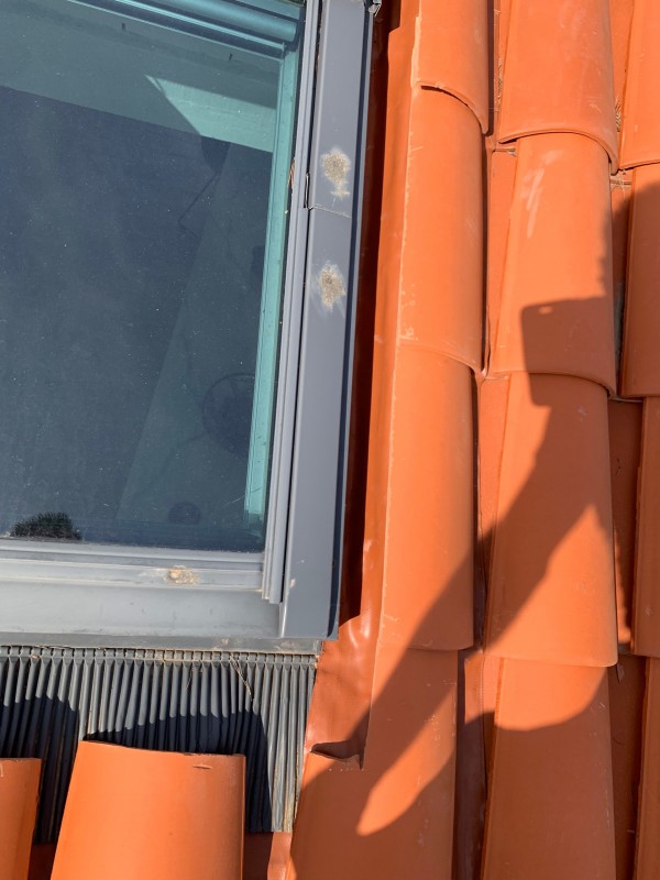 Refaire l’étanchéité des velux sur toiture PTS et tuiles canal a Toulon dans le Var