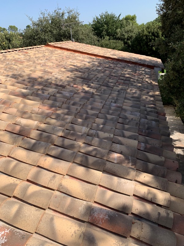 Réfection et remplacement de  toiture tuile canal à tenon par une toiture en Plaque soutuile(PST) et tuile canal a Sanary sur mer dans le Var en région Sud PACA