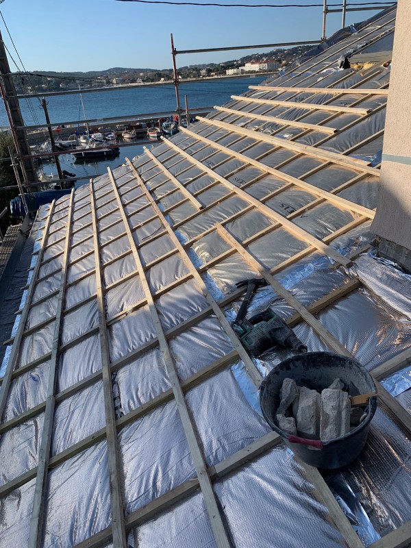 couvreur pour remplacement de toiture tuile Romane 