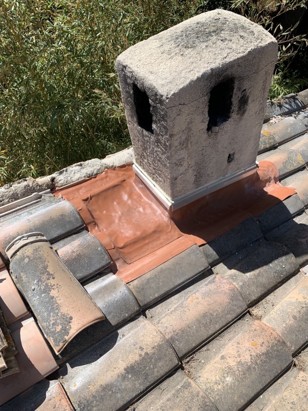 Remplacement de solin plomb par un solin Wakaflex à Sanary sur mer dans le Var