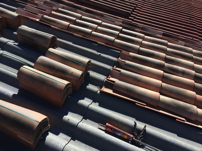 Réparation de fuite sur toiture Tuile provençale à la Cadière d’Azur dans le Var