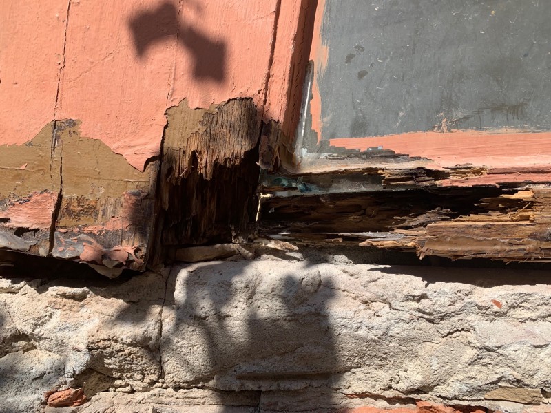 Traitement anti fourmi Charpentière et destruction d’une fourmilière sur charpente bois d’une véranda et une toiture à six fours les plages