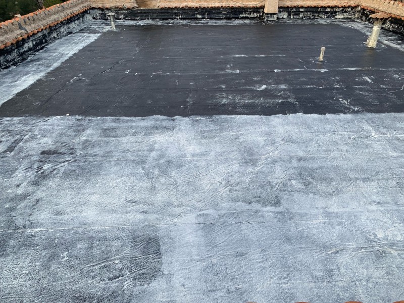 Étanchéité liquide à base de résine polyuréthane pour toiture terrasse à Toulon