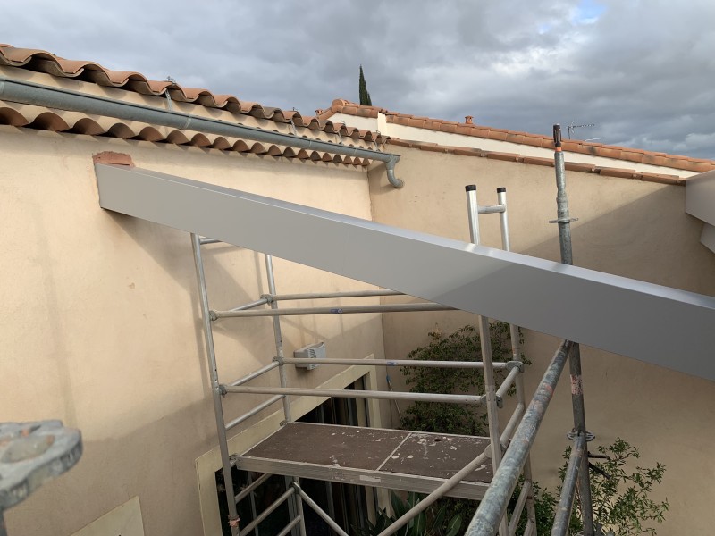 Travaux de Pose de Couvertine en Aluminium Laqué avec traitement contre les fourmis charpentière 

