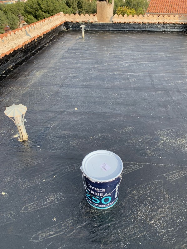Étanchéité liquide à base de résine polyuréthane pour toiture terrasse à Toulon