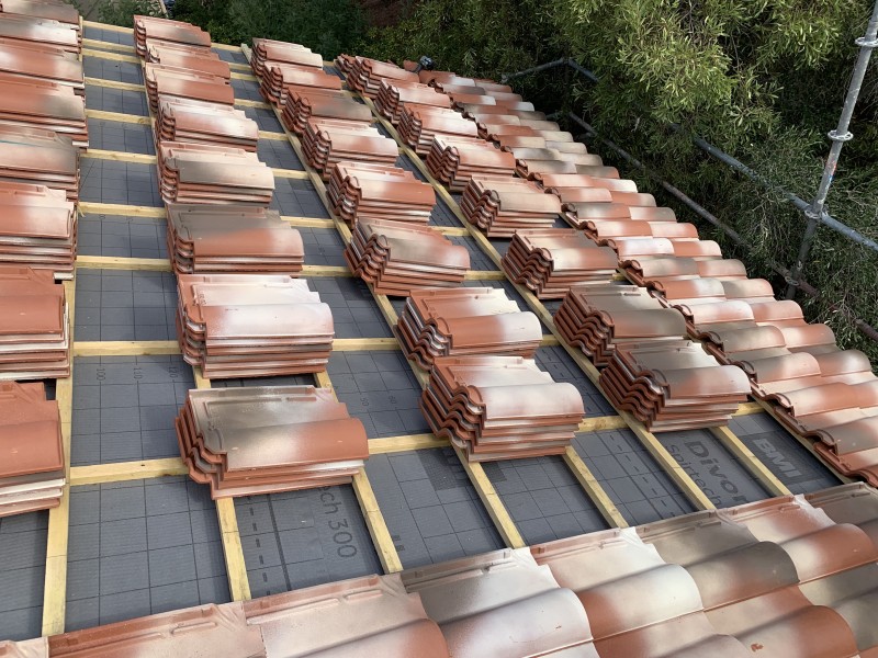 Couvreur pour changement des tuiles Romane à Toulon 