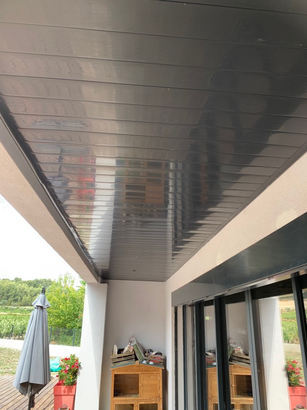 Habillage de vos plafonds extérieur ET de vos dessous de toit par pose de lambris PVC à Toulon