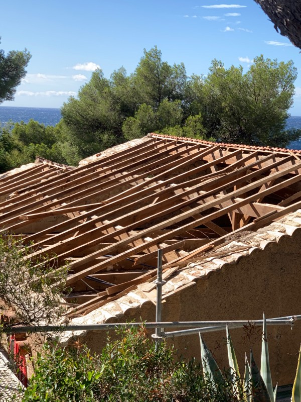 Remplacement de toiture tuile plate de Marseille à saint mandrier sur mer 83500 dans le Var