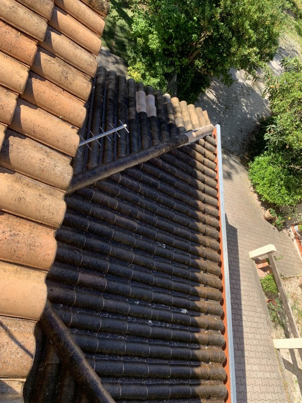 Couvreur pour Traitement Anti-Mousse sur Toiture en Tuile Romane à Six Fours les Plages