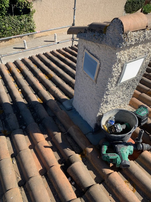 Remplacement de toiture en tuile romane à La Cadière-d’Azur (83740) – Couvreur professionnel et entreprise familiale de couverture