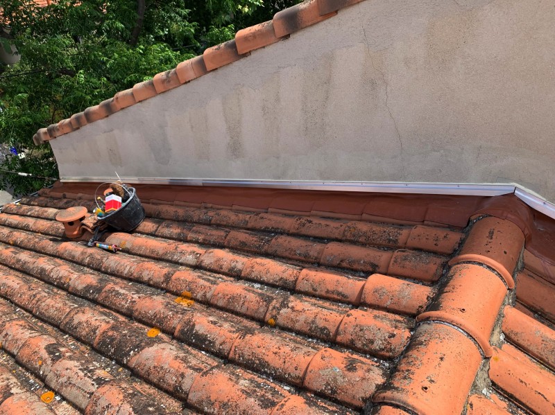 Couvreur Marseille 13012 pour remplacement de solin plomb