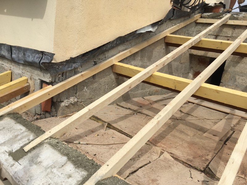 Couvreur pour toiture tuile Romane à saint mandrier