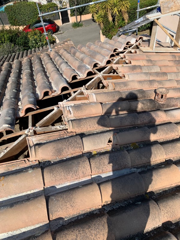 Couvreur pour l’entretien de vos toiture tuile Guiraud à Toulon