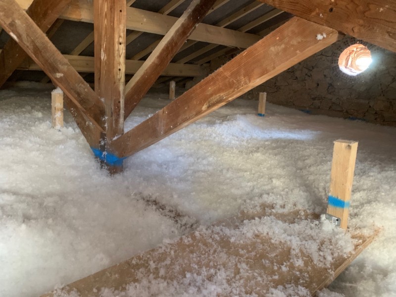 Isolation des combles perdu en laine de verre soufflée à saint mandrier dans le Var