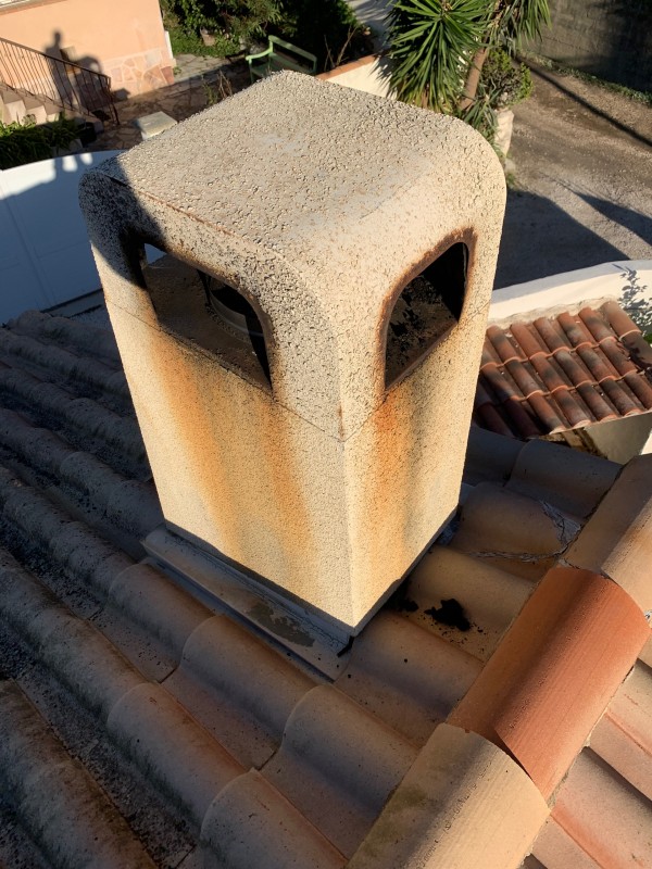 Remplacement de cheminée par un conduit de cheminée Poujoulat Avec gaine et conduit isolé double peau pour mise en conformité À la Seyne-sur-Mer dans le Var