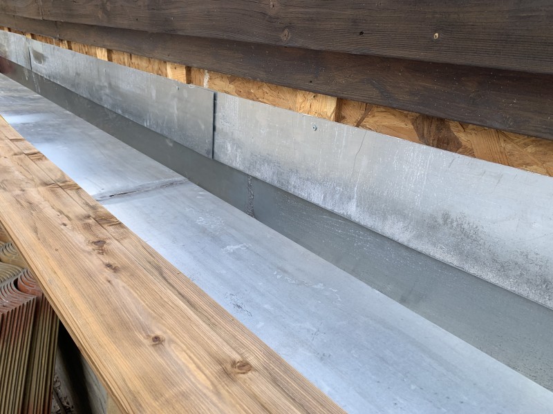 Cheneau zinc sur toiture plaque sous tuile (PST) à la Seyne sur Mer