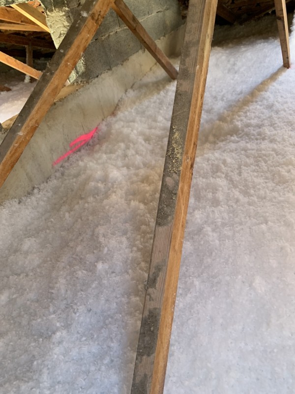 Isolation avec laine de verre dans les combles perdus à la Seyne sur mer