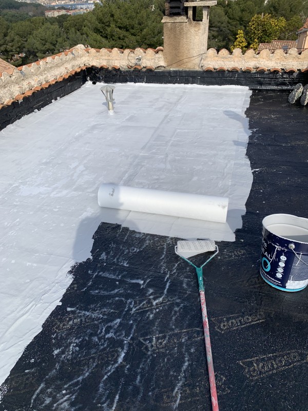 Couvreur pour étanchéité liquide à base de résine polyuréthane pour toiture terrasse à Saint-Mandrier-sur-Mer