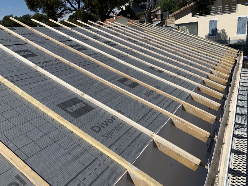 Réfection de toiture, en tuiles, romanes à Saint-Mandrier sur mer dans le Var