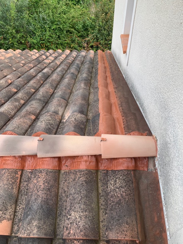 Reprise d’étanchéité sur faîtage et solin sur toiture tuile Romane à la Ciotat