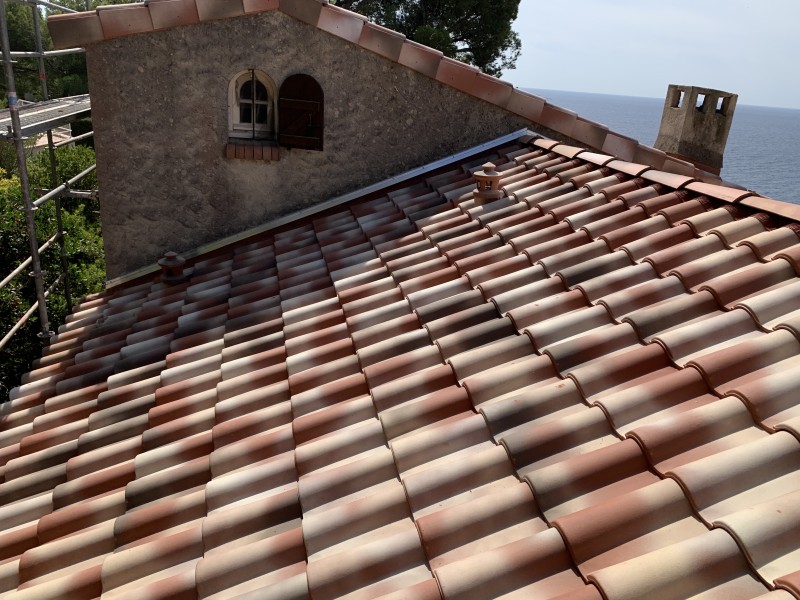 Couvreur pour changement des tuiles Romane à Toulon 