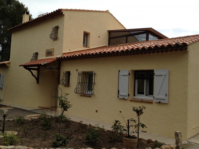 Ravalement de façade par mise en peinture sur Draguignan dans le Var