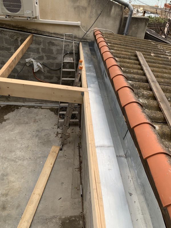 Cheneau zinc sur toiture plaque sous tuile (PST) à la Seyne sur Mer