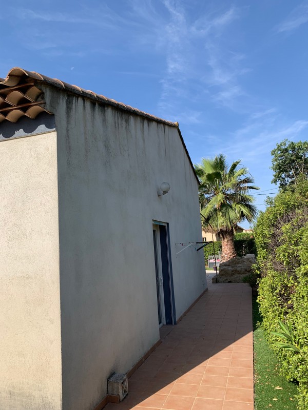 Traitement anti-mousse et hydrofuge sur façade à saint cyr sur mer