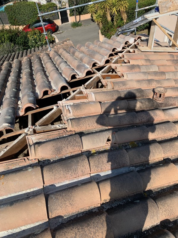 Remplacement complet d’une toiture en tuiles Guiraud DC-10 – Intervention à proximité de Toulon dans le Var (83)