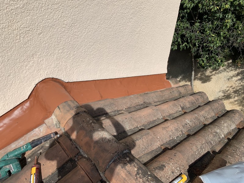 Remplacement de solin plomb par un solin Wakaflex à Sanary sur mer dans le Var