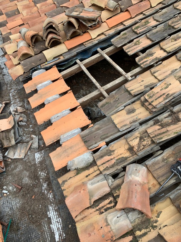 Tuile canal stop www.chatelaincouvreurs.fr