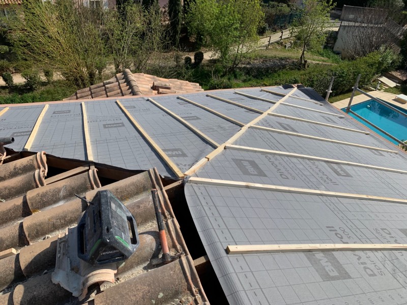 https://www.chatelaincouvreurs.fr/toitures-w1.html
