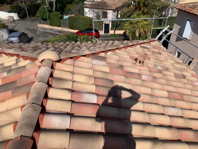 Couvreur pour l’entretien de vos toiture tuile Guiraud à Toulon