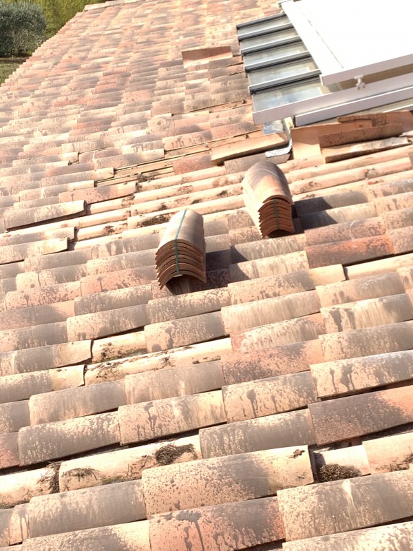 tuile canal sur toiture PST www.chatelaincouvreurs.fr